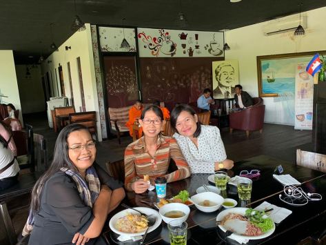 ញ៉ាំបាយថ្ងៃ